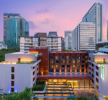 Holiday Inn Express Bangkok Sathorn Parking